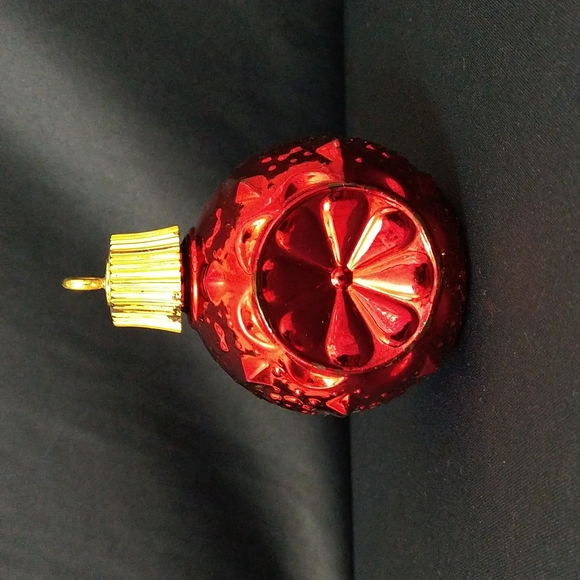 Avon Other - Vintage 1968 Avon Bubble Bath Decor Ornament Decanter EMPTY